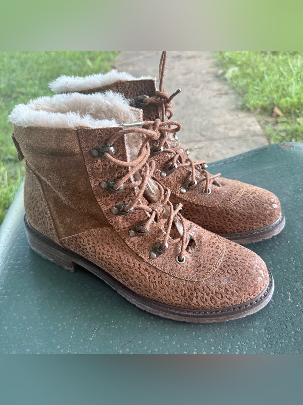 Emu Australia Yellowstone Leopard Boots Women’s 11 Suede Leopard Overprint.